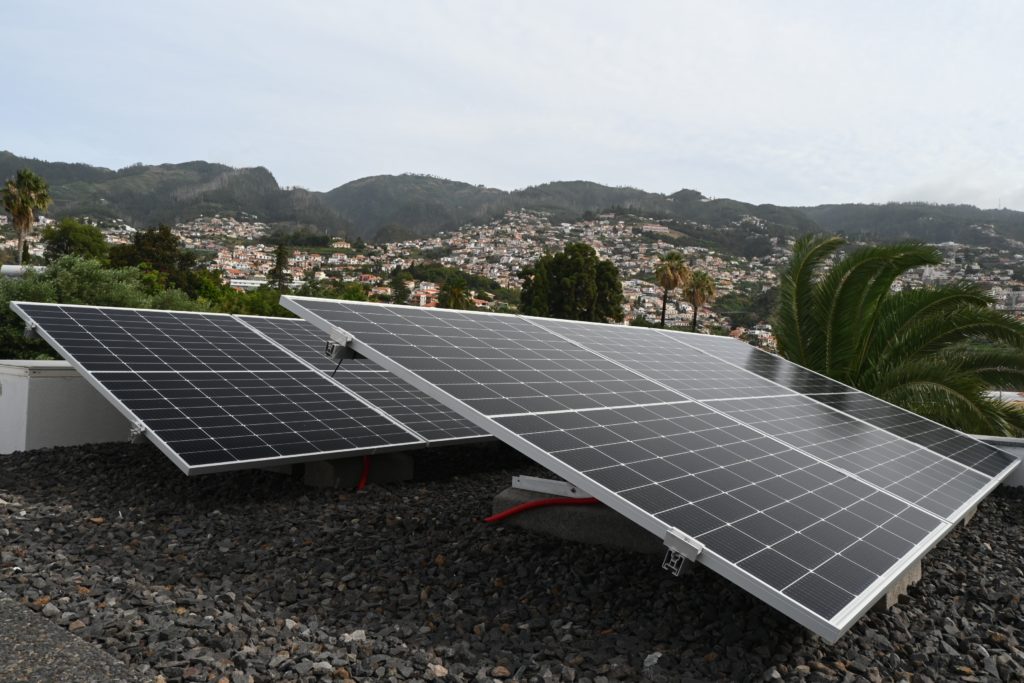 Implementation of solar photovoltaic systems in small-scale desalination plants in hotel units in the Autonomous Region of Madeira